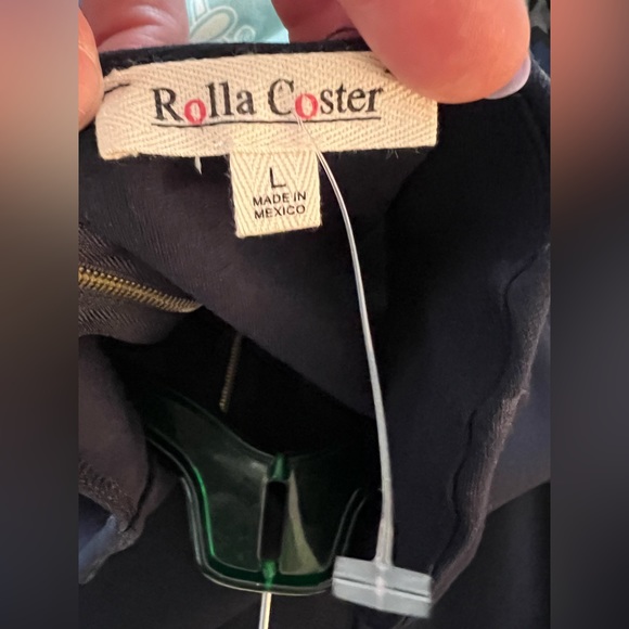 Never worn! Fitted midi dress. - Picture 2 of 3